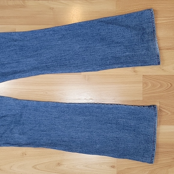 7 For All Mankind "A Pocket" Flare Leg Jeans - Picture 12 of 16